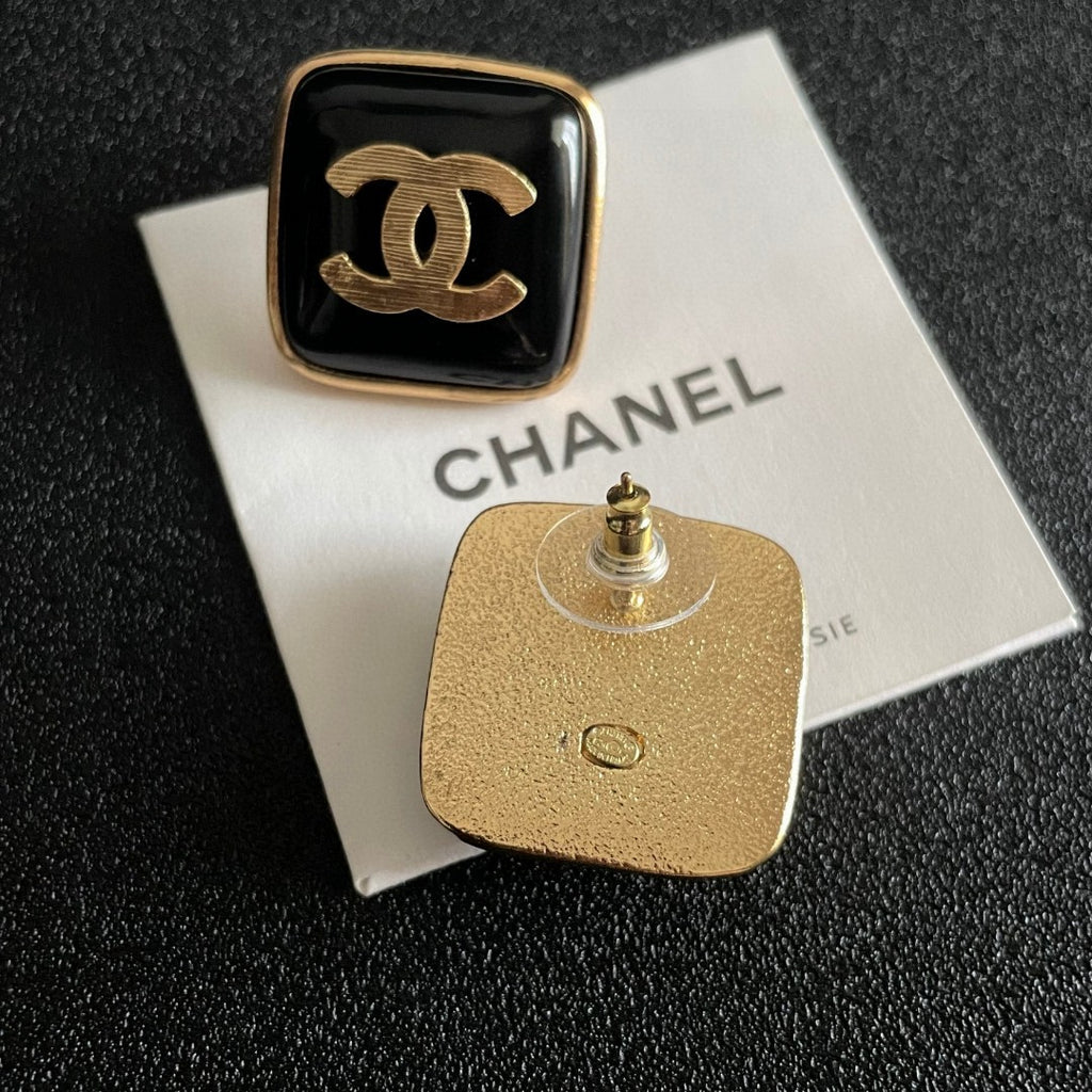 Double-C Emblem Stud Earrings in Polished Metal-Tone – Design 295 main product view