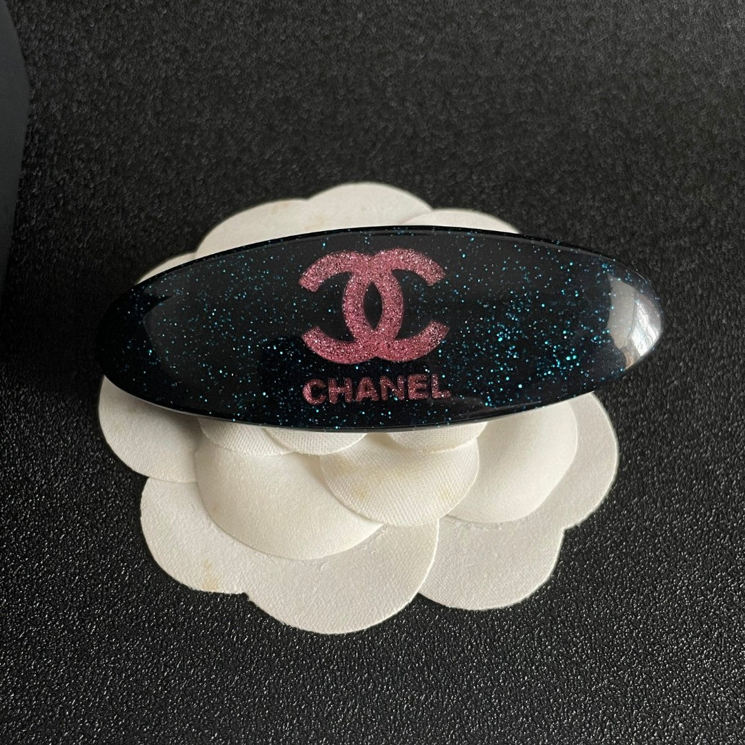 Double-C Emblem Hair Clip – Design 018 front product view