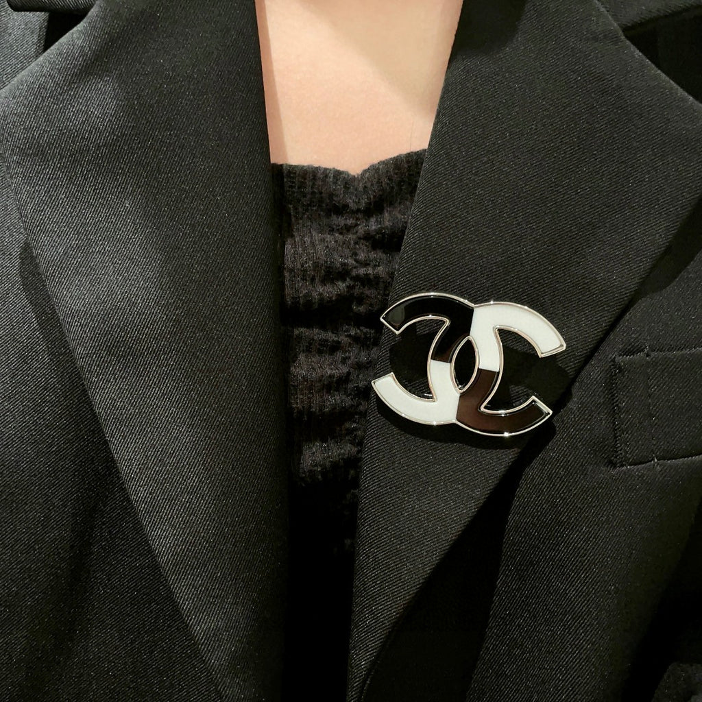 Double-C Emblem Brooch in Polished Metal-Tone – Design 034 front product view