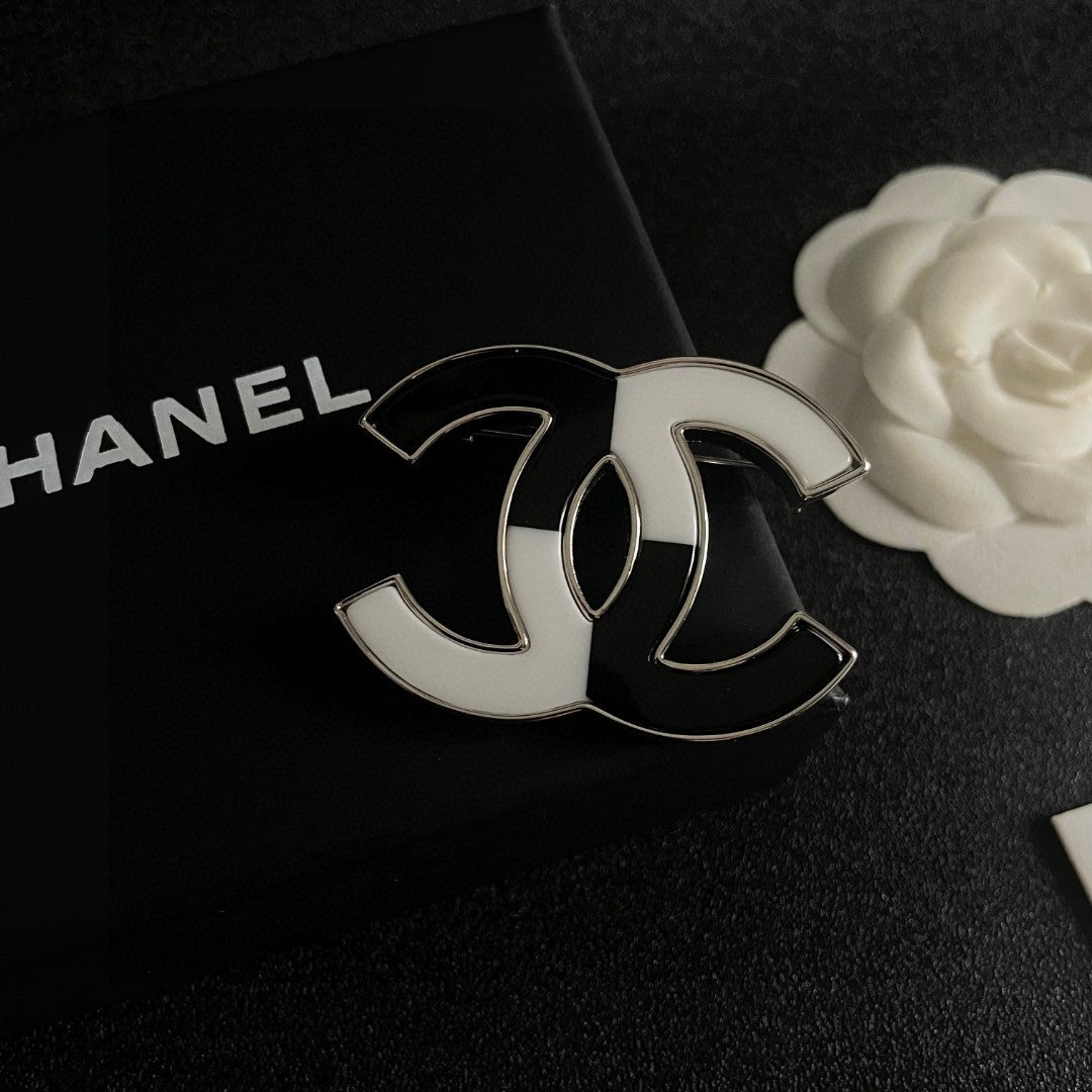 Double-C Emblem Brooch in Polished Metal-Tone – Design 034 detail view