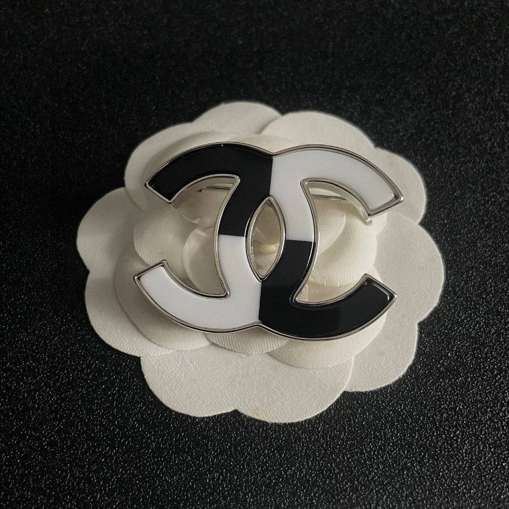Double-C Emblem Brooch in Polished Metal-Tone – Design 034 front product view
