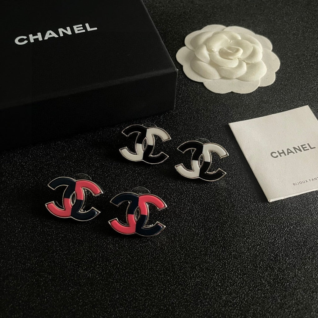 Double-C Emblem Stud Earrings in Polished Metal-Tone – Design 240 side detail