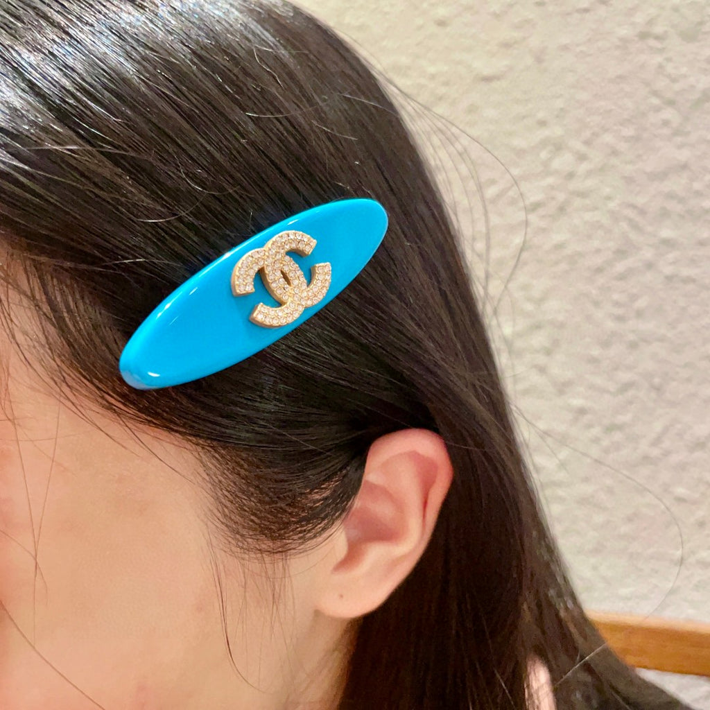 Double-C Emblem Hair Clip – Design 015 front product view