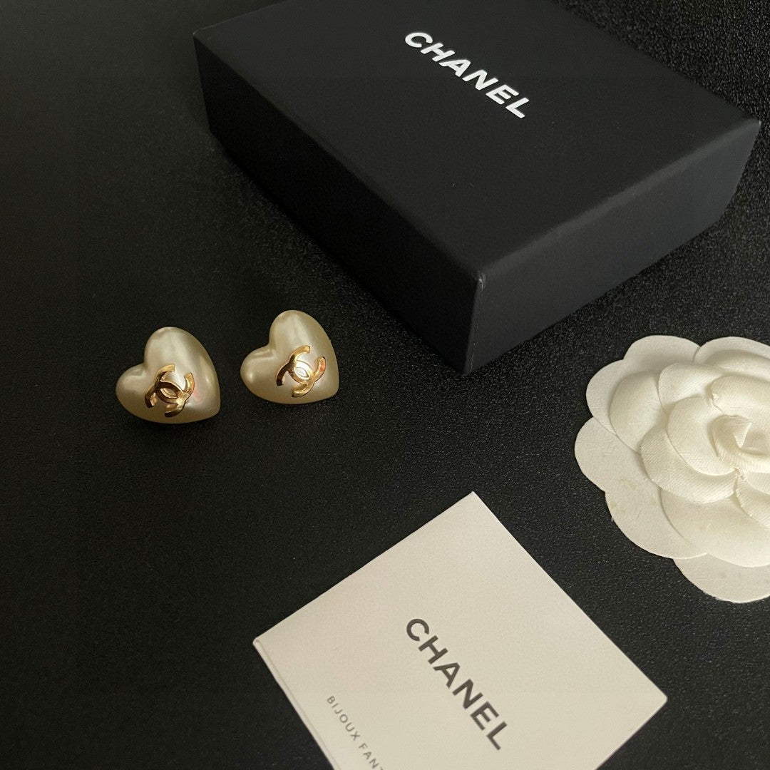 Double-C Emblem Stud Earrings in Polished Metal-Tone – Heart Detail – Design 006 close-up detail