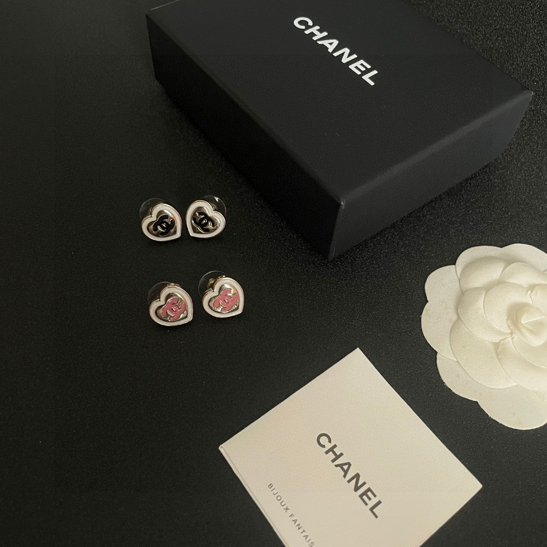 Double-C Emblem Stud Earrings in Polished Metal-Tone – Heart Detail – Design 005 close-up detail