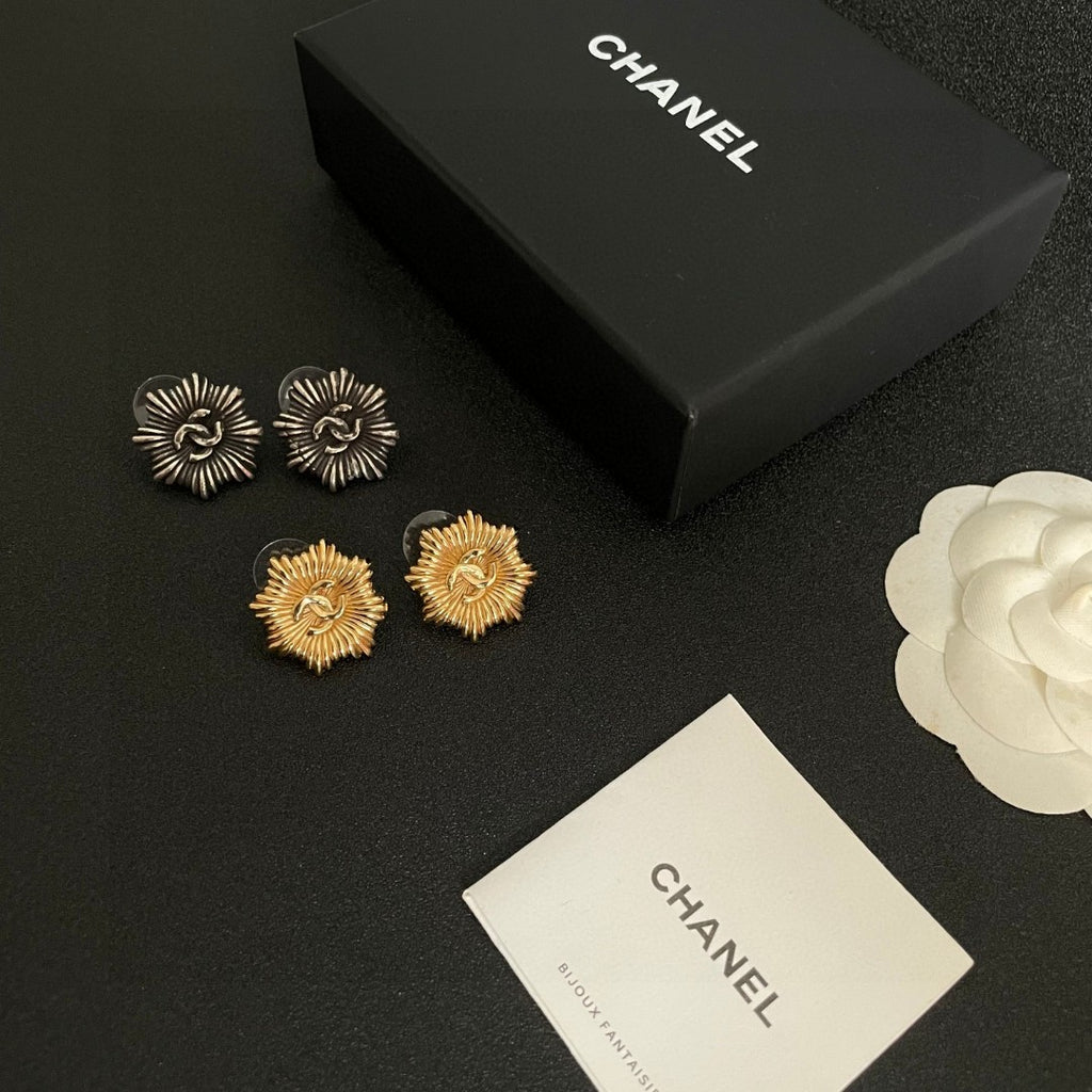 Double-C Emblem Stud Earrings in Polished Metal-Tone – Design 223 close-up detail