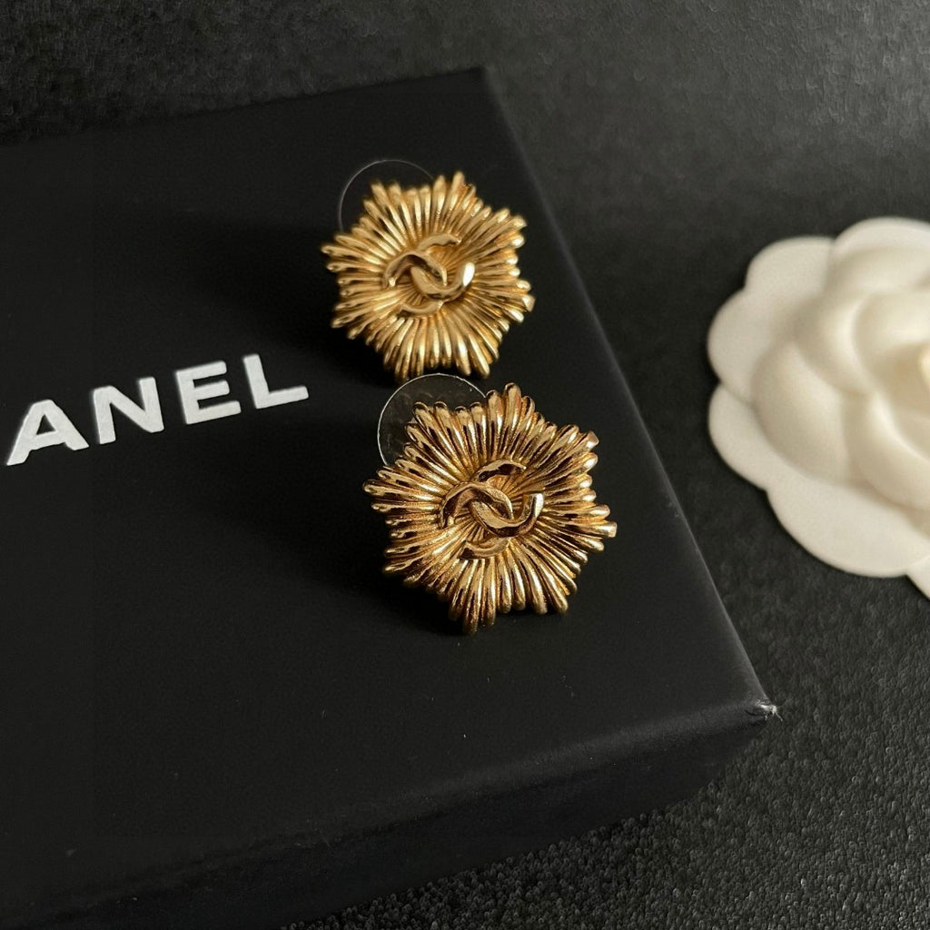 Double-C Emblem Stud Earrings in Polished Metal-Tone – Design 223 detail view