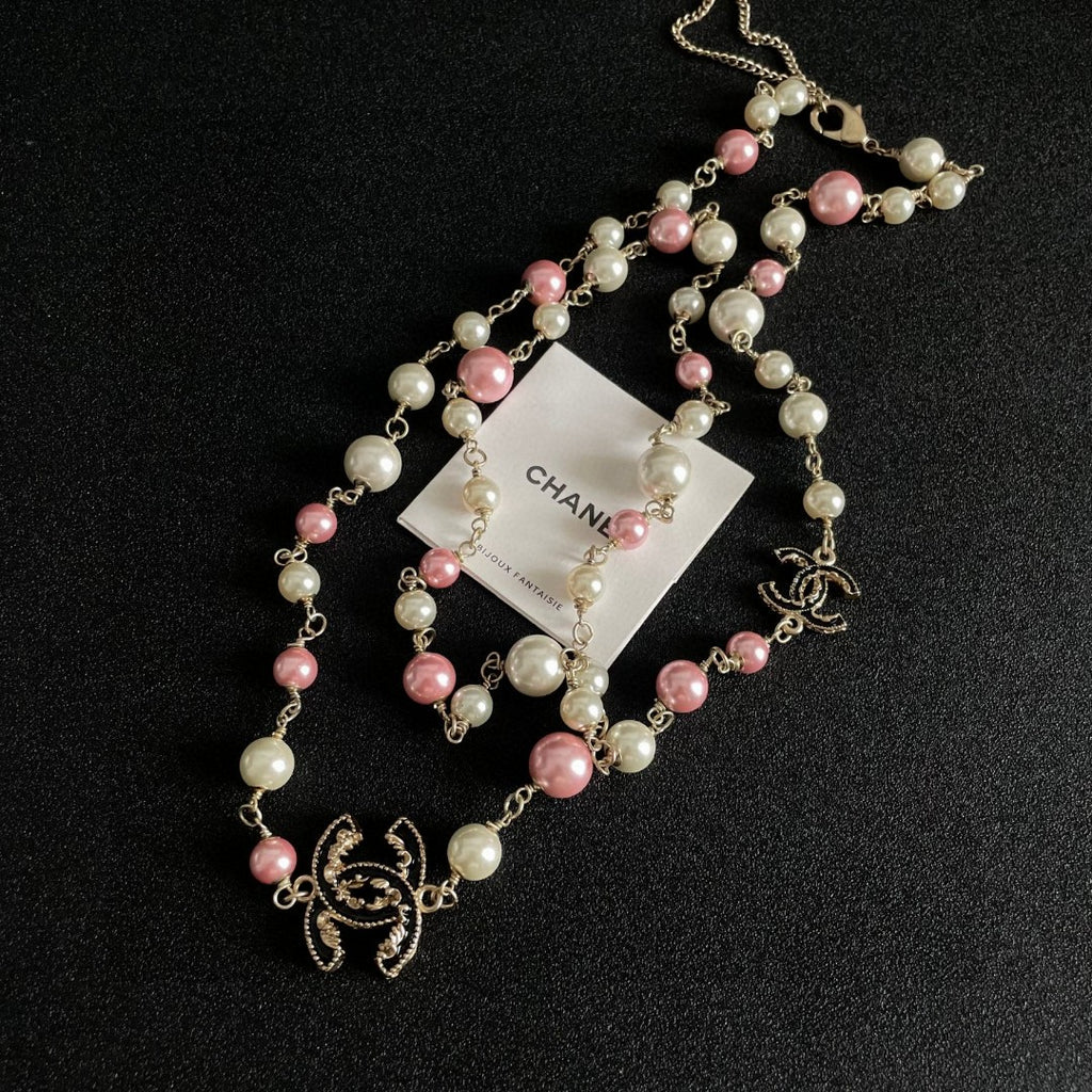 Double-C Emblem Pearl-Detail Pendant Necklace – Pearl Detail – Design 051 close-up detail