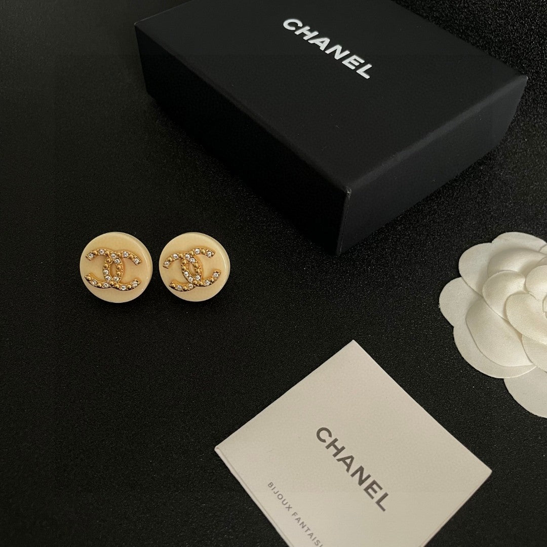 Double-C Emblem Stud Earrings in Polished Metal-Tone – Design 220 close-up detail