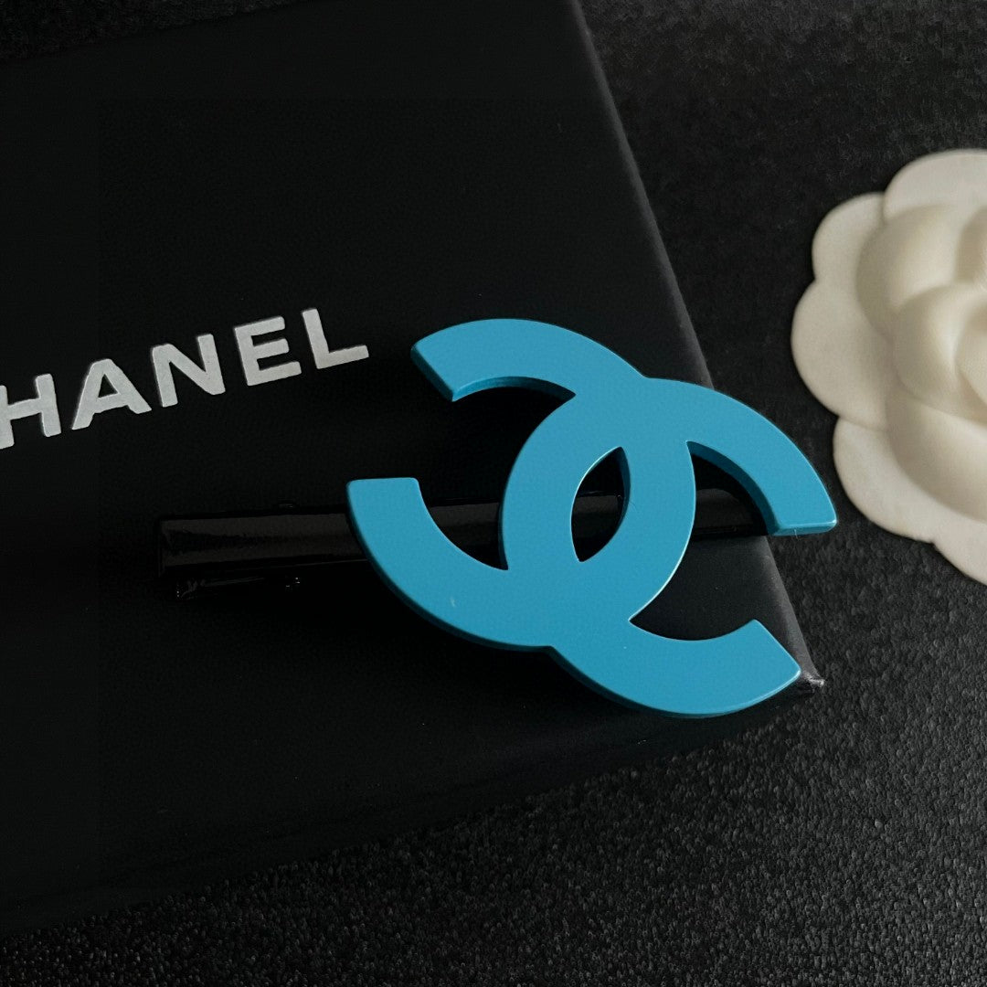 Double-C Emblem Hair Clip – Design 014 detail view