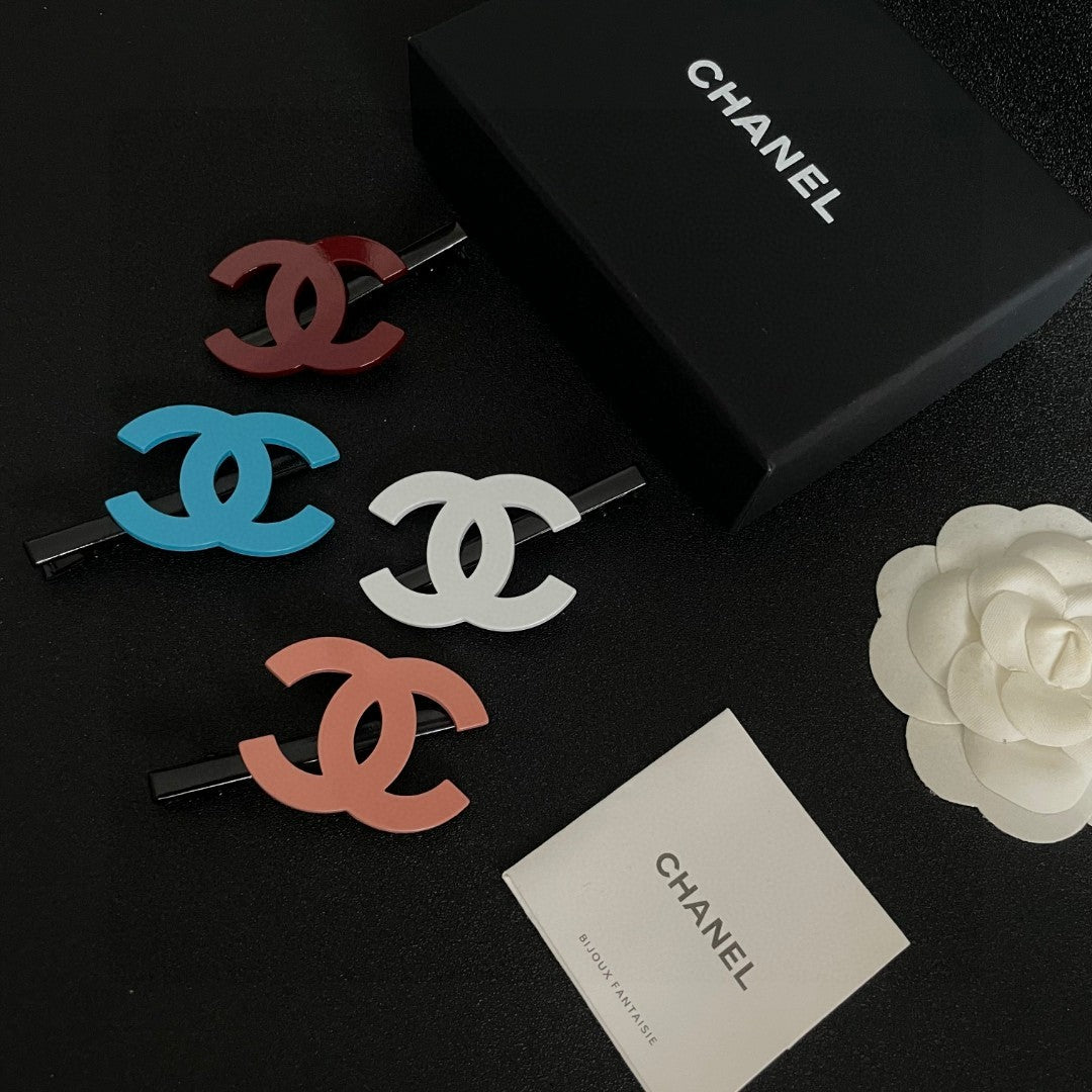 Double-C Emblem Hair Clip – Design 014 side detail