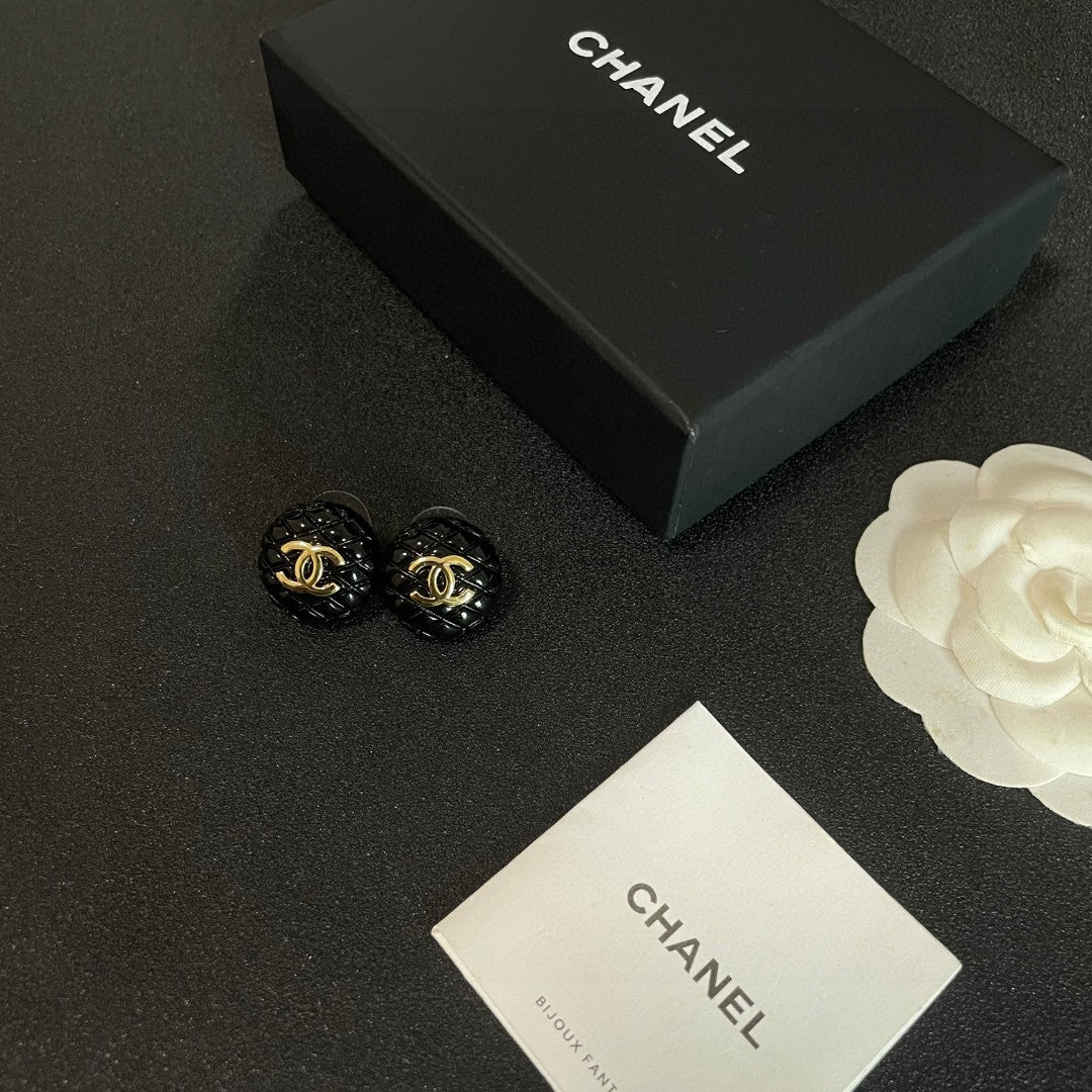 Double-C Emblem Stud Earrings in Polished Metal-Tone – Design 200 close-up detail