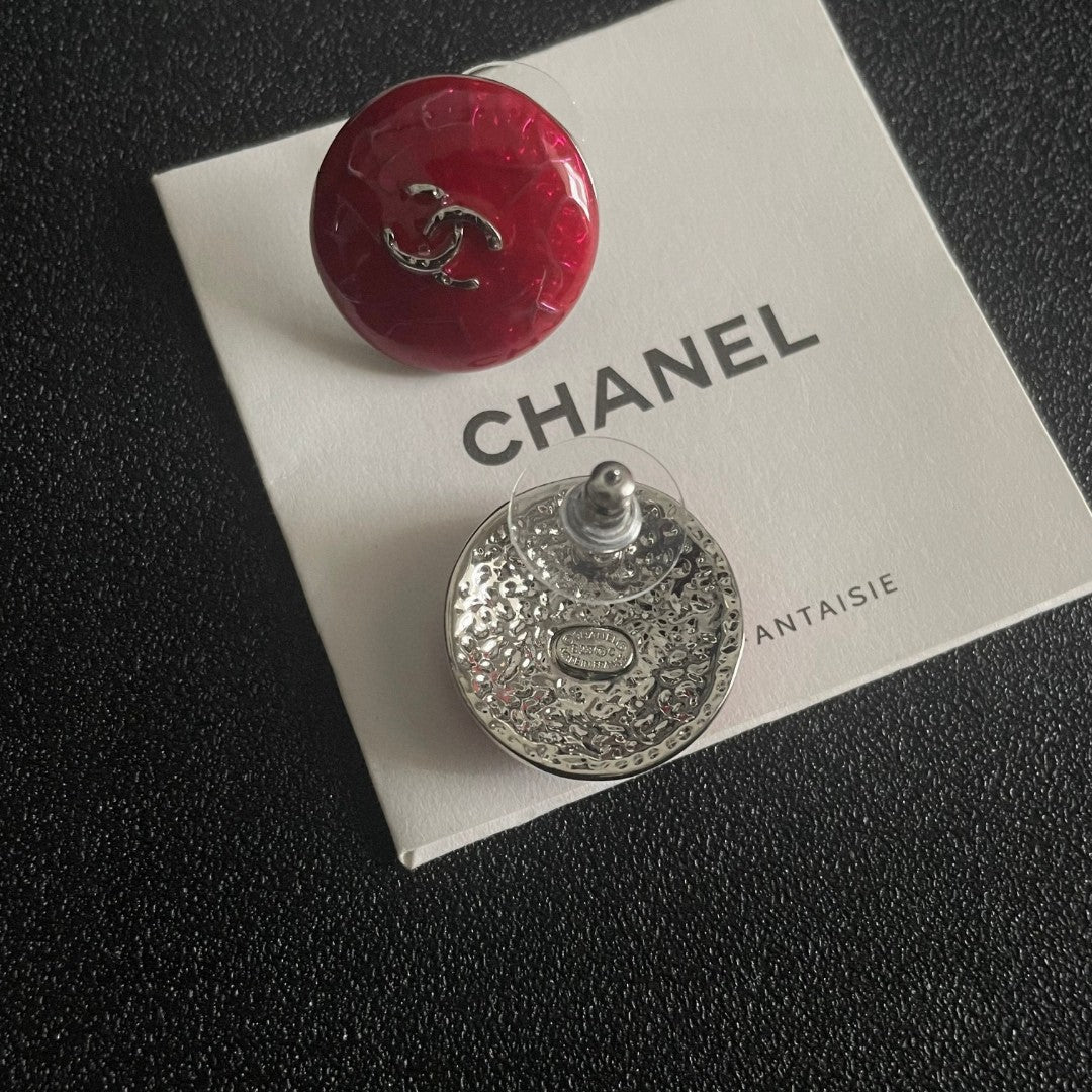 Double-C Emblem Stud Earrings in Polished Metal-Tone – Design 198 main product view