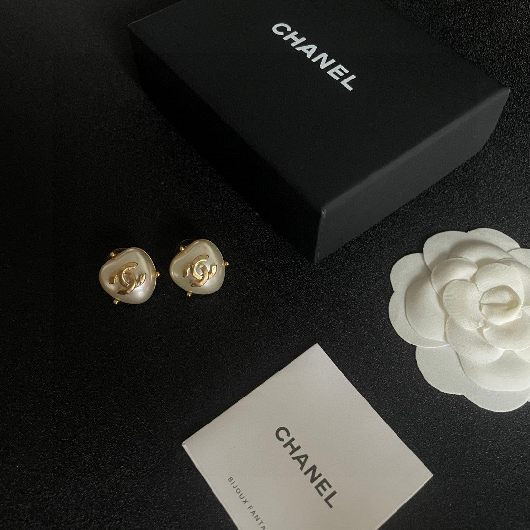 Double-C Emblem Pearl-Detail Stud Earrings – Pearl Detail – Design 008 close-up detail