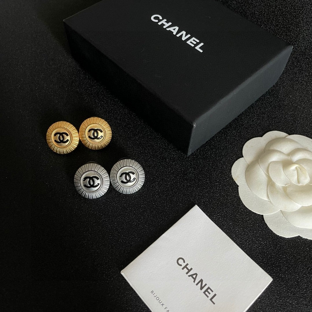 Double-C Emblem Stud Earrings in Polished Metal-Tone – Design 196 close-up detail