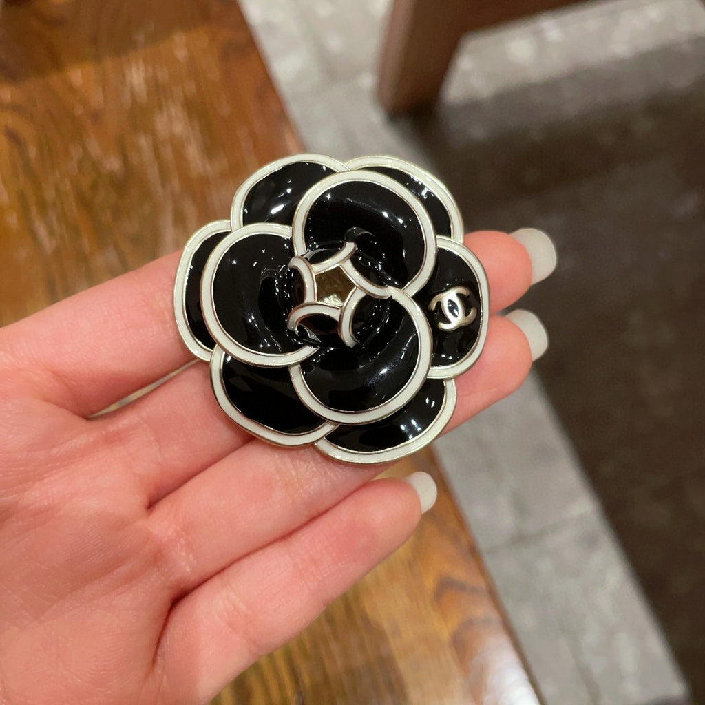 Camellia Brooch in Polished Metal-Tone – Camellia Detail side detail