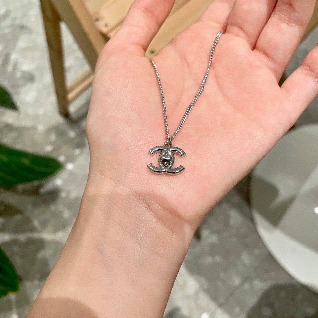 Double-C Emblem Pendant Necklace in Polished Metal-Tone – Design 025 side detail