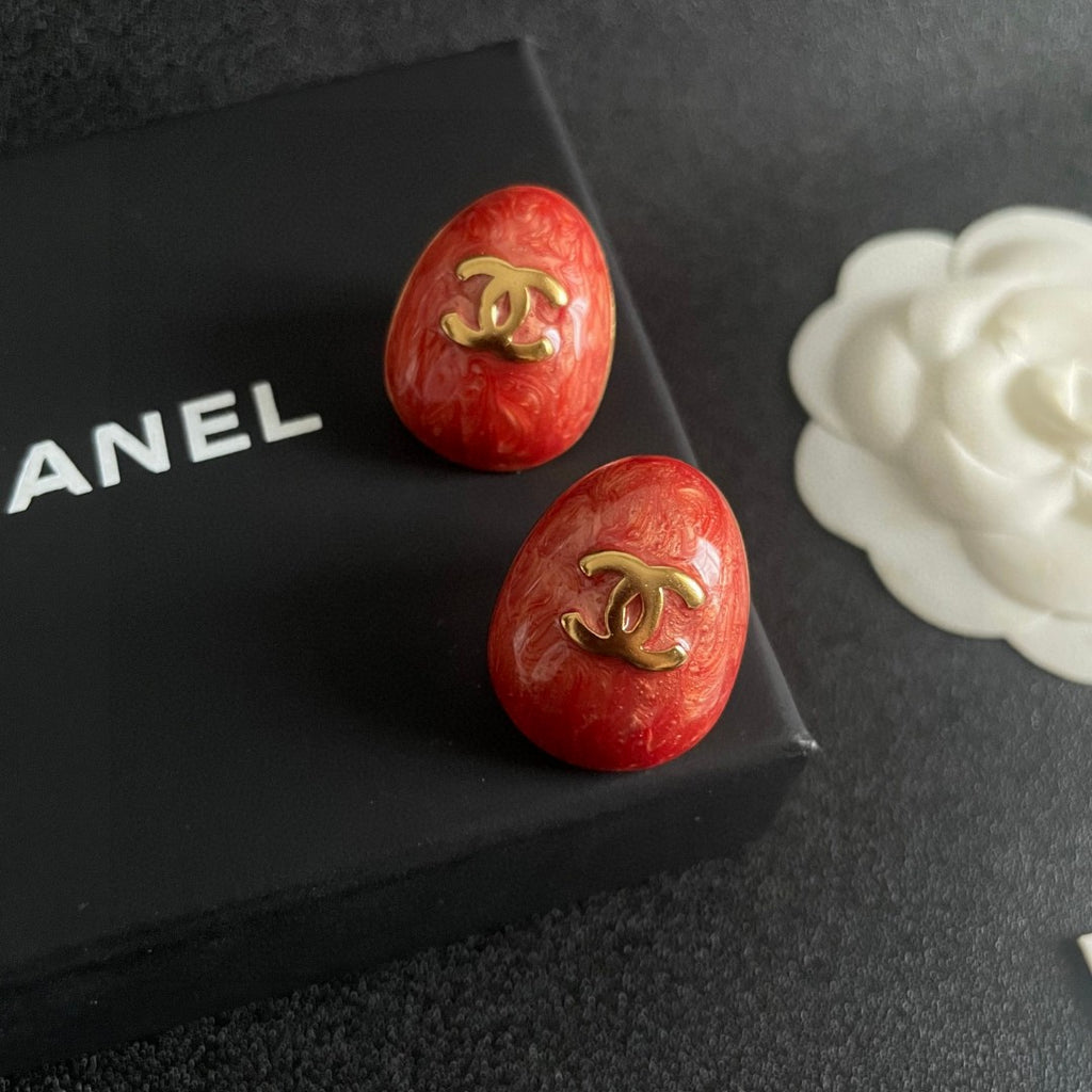 Double-C Emblem Stud Earrings in Polished Metal-Tone – Design 194 detail view
