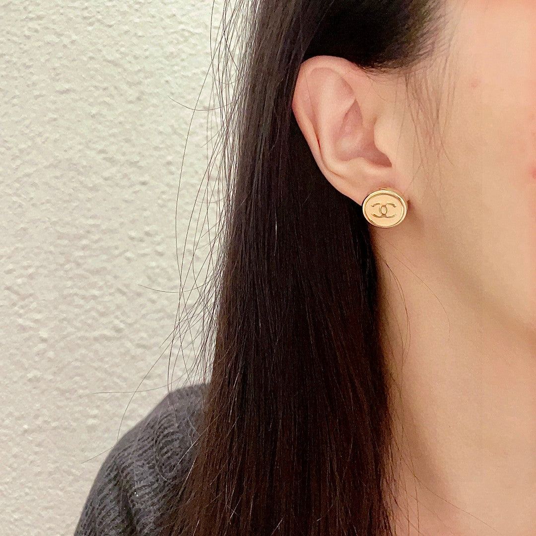 Double-C Emblem Stud Earrings in Polished Metal-Tone – Design 192 detail view