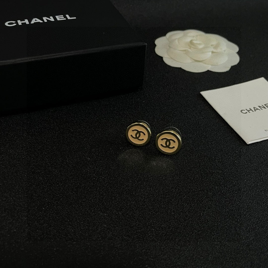 Double-C Emblem Stud Earrings in Polished Metal-Tone – Design 192 styled product view