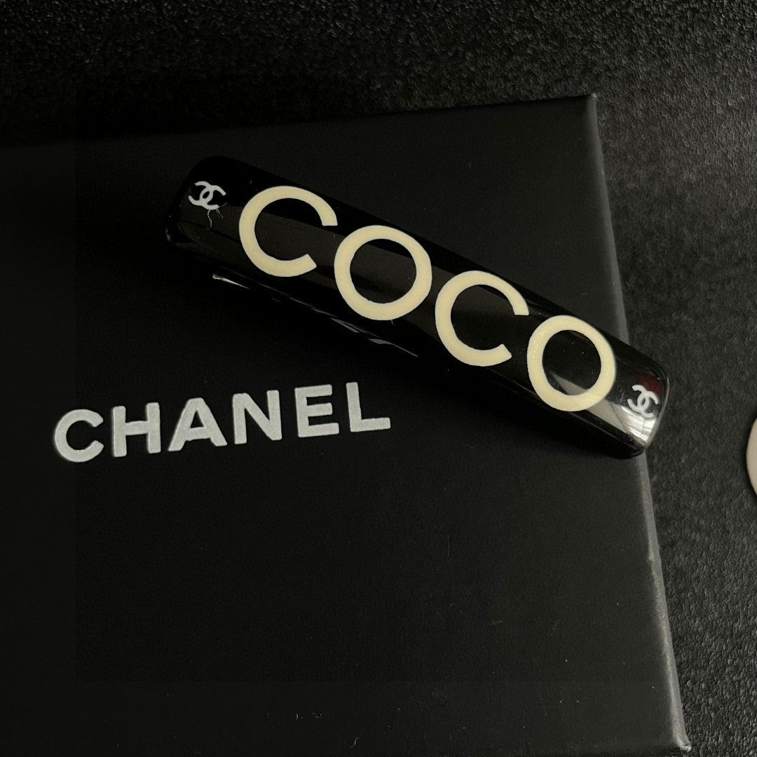 Double-C Emblem Hair Clip – Design 009 detail view