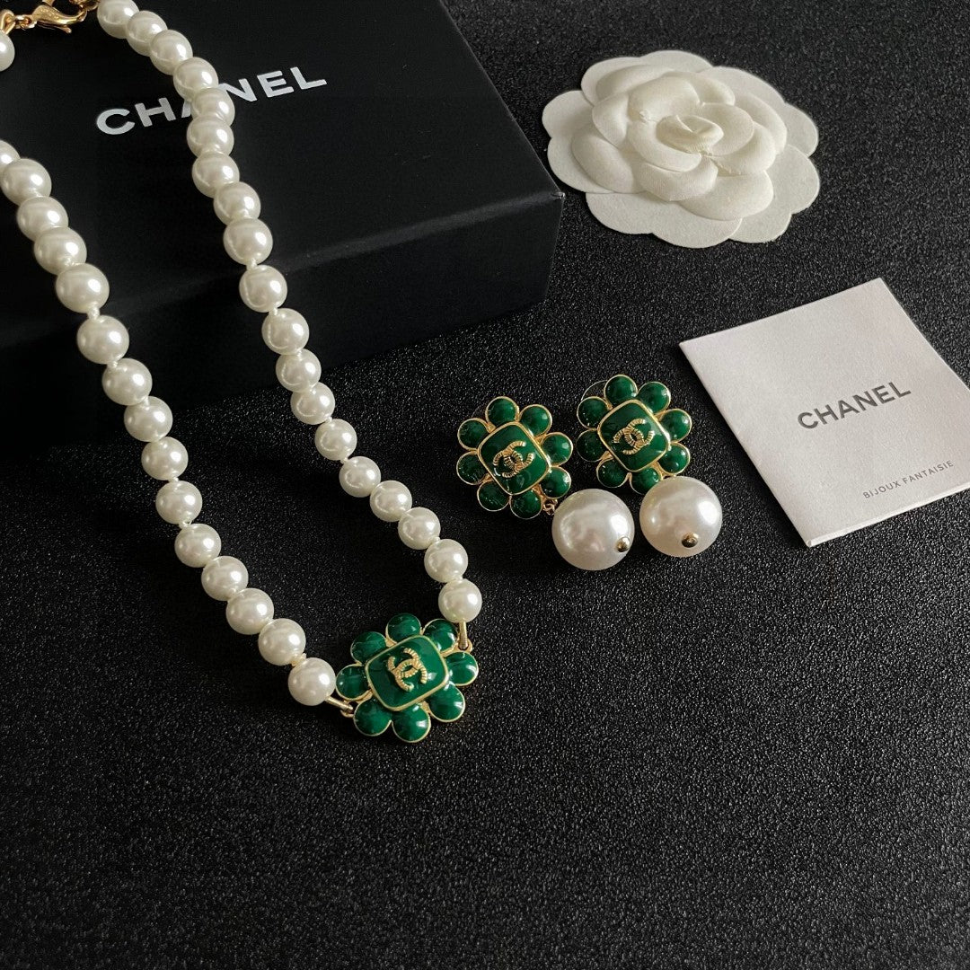 Double-C Emblem Pearl-Detail Statement Earrings – Pearl Detail – Design 012 close-up detail