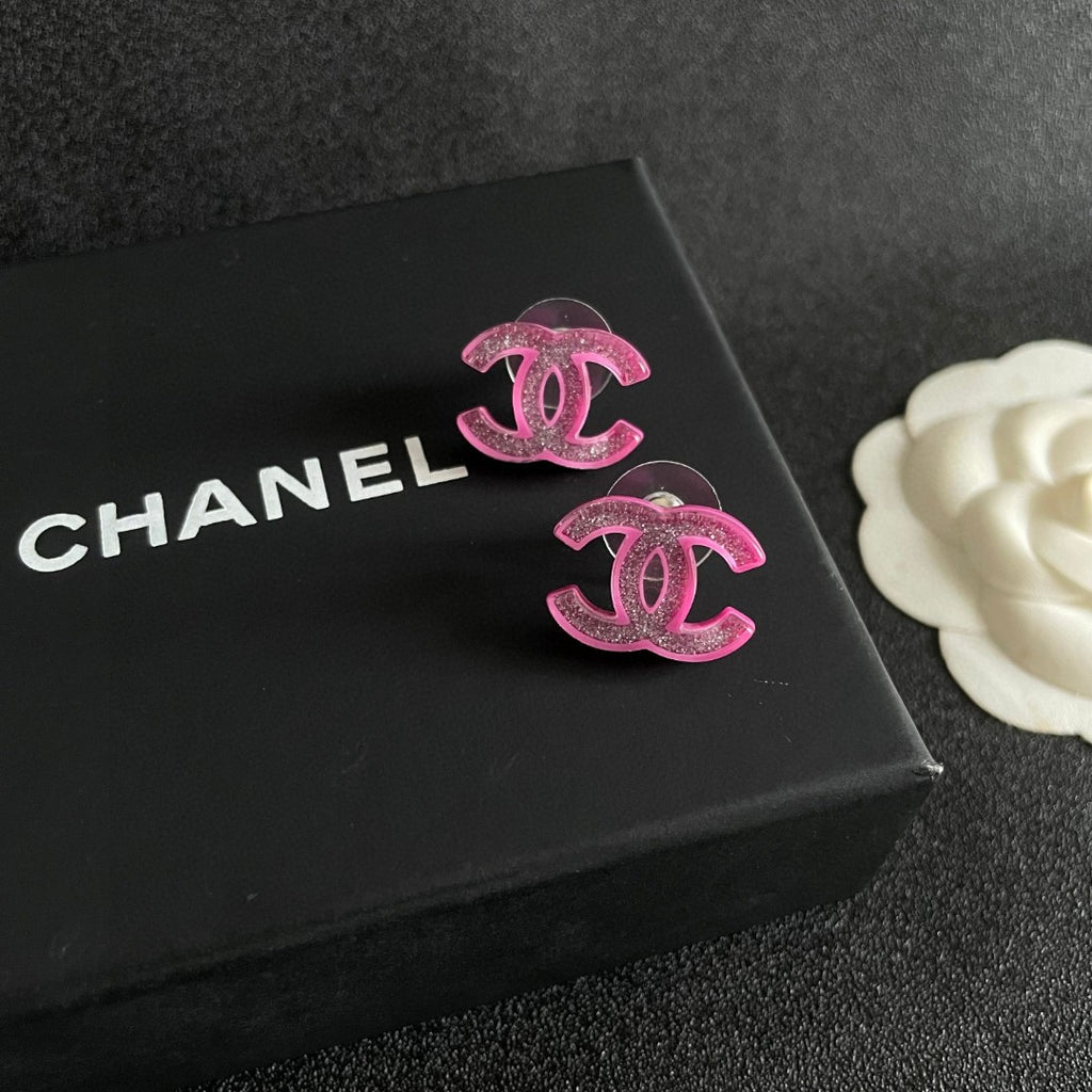Double-C Emblem Stud Earrings in Polished Metal-Tone – Design 191 detail view