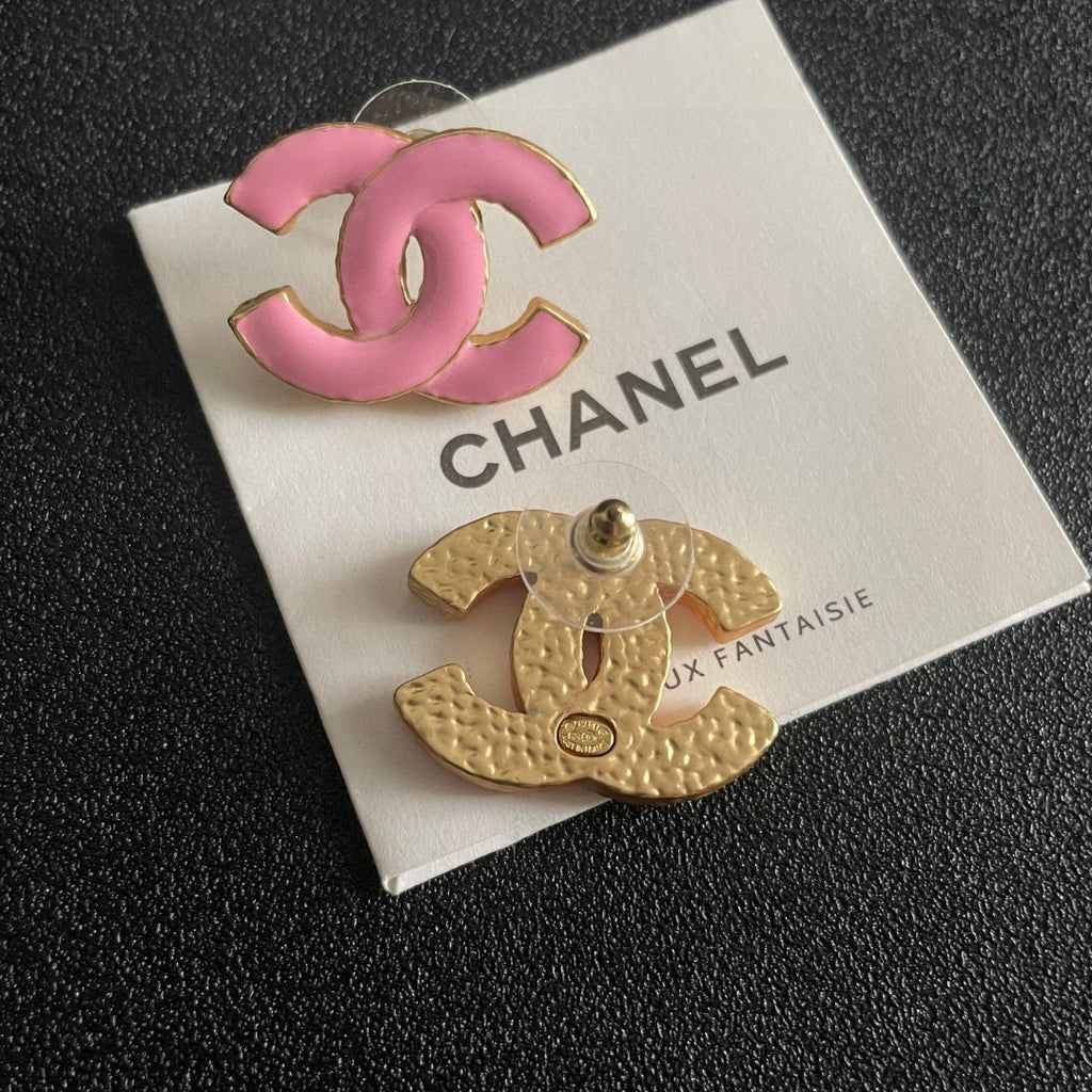 Double-C Emblem Stud Earrings in Polished Metal-Tone – Design 151 main product view