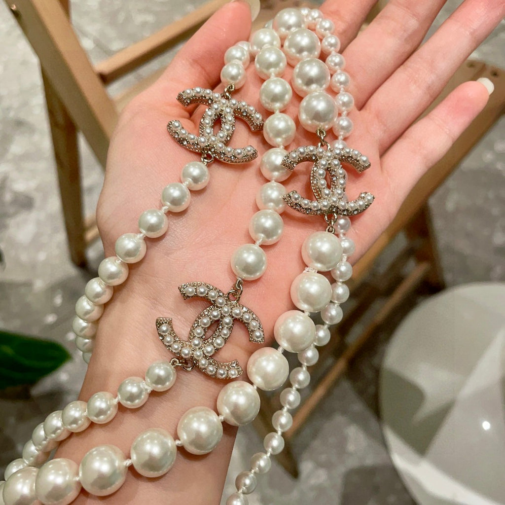 Double-C Emblem Pearl-Detail Pendant Necklace – Pearl Detail – Design 028 side detail