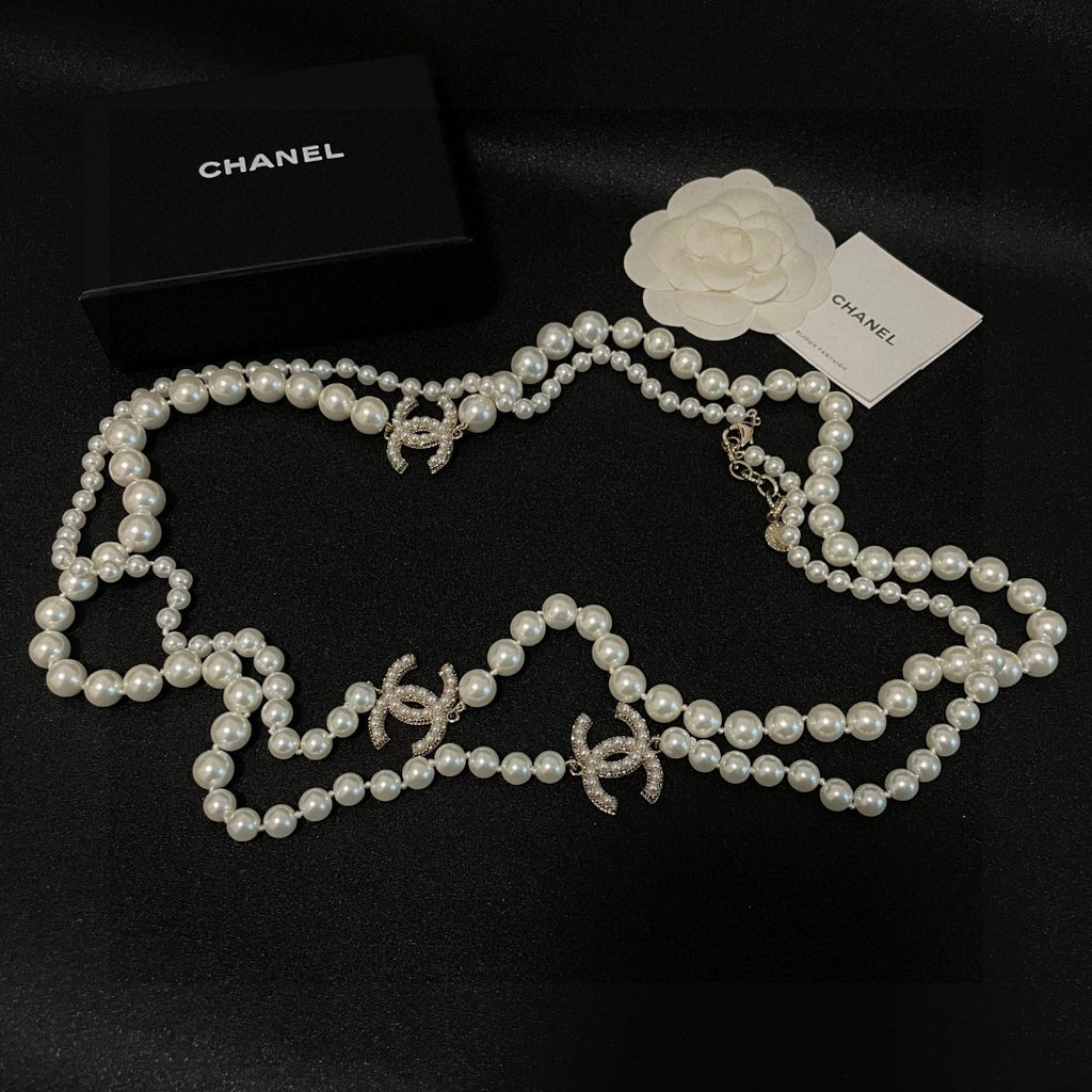Double-C Emblem Pearl-Detail Pendant Necklace – Pearl Detail – Design 028 detail view