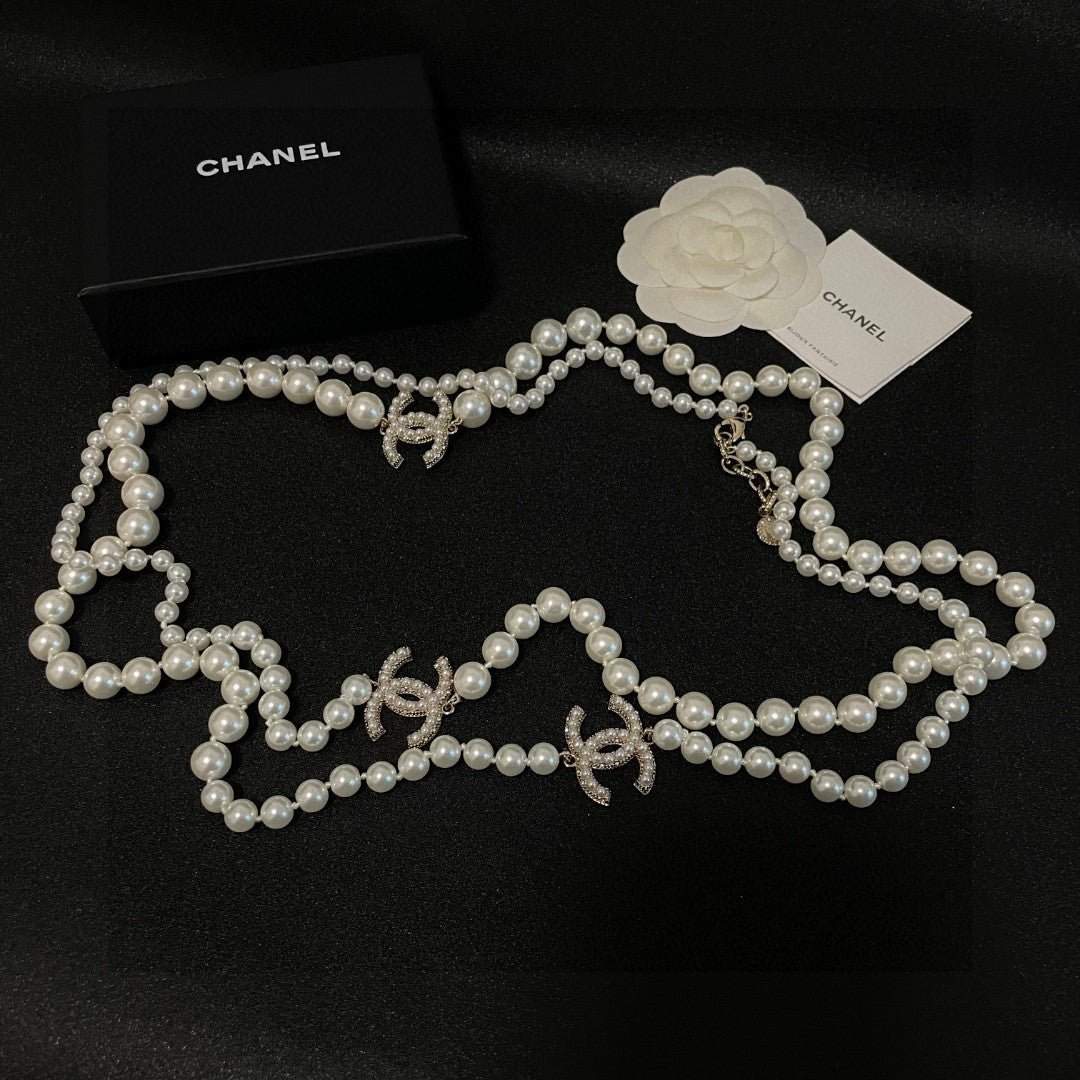 Double-C Emblem Pearl-Detail Pendant Necklace – Pearl Detail – Design 028 detail view