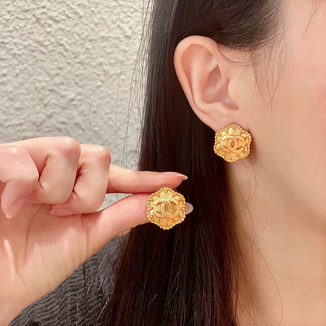 Double-C Emblem Stud Earrings in Polished Metal-Tone – Design 150 main product view