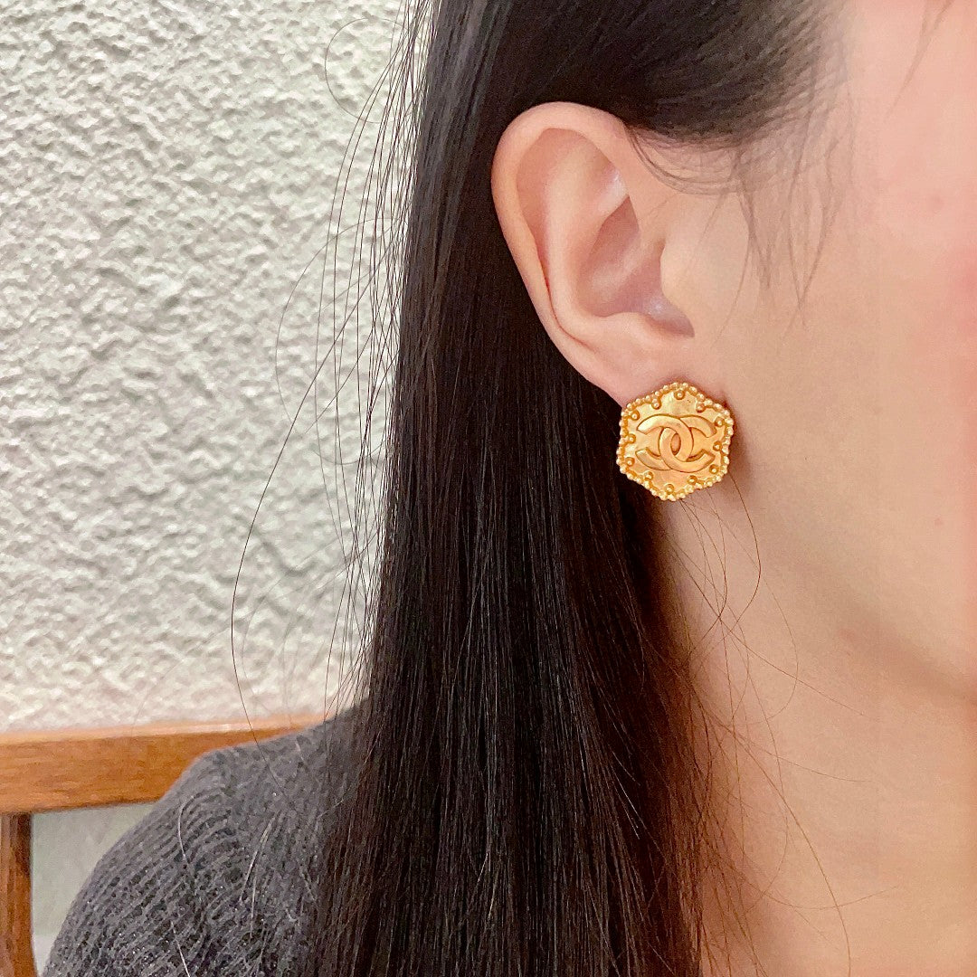 Double-C Emblem Stud Earrings in Polished Metal-Tone – Design 150 detail view