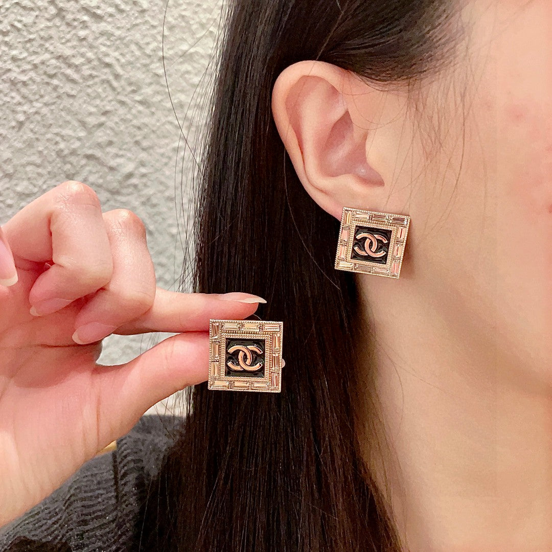 Double-C Emblem Stud Earrings in Polished Metal-Tone – Design 148 main product view