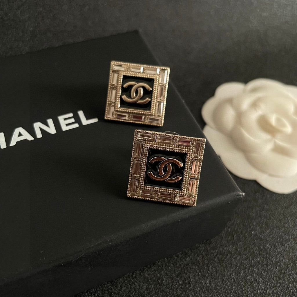 Double-C Emblem Stud Earrings in Polished Metal-Tone – Design 148 detail view
