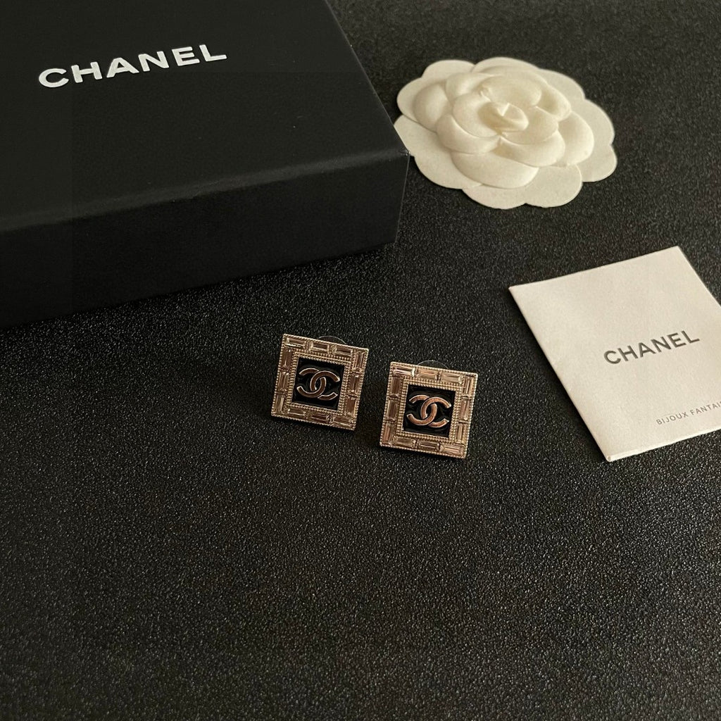 Double-C Emblem Stud Earrings in Polished Metal-Tone – Design 148 styled product view
