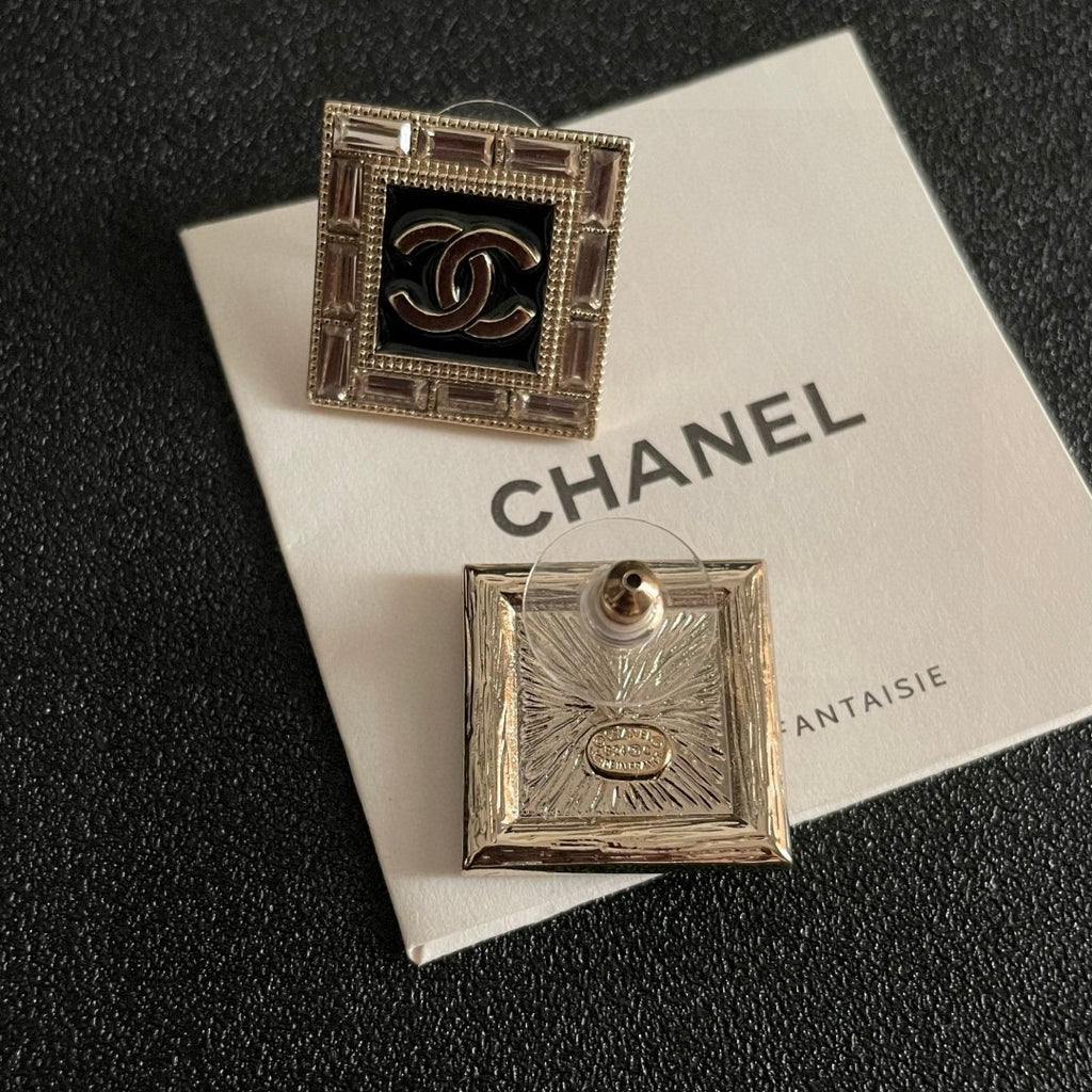 Double-C Emblem Stud Earrings in Polished Metal-Tone – Design 148 main product view