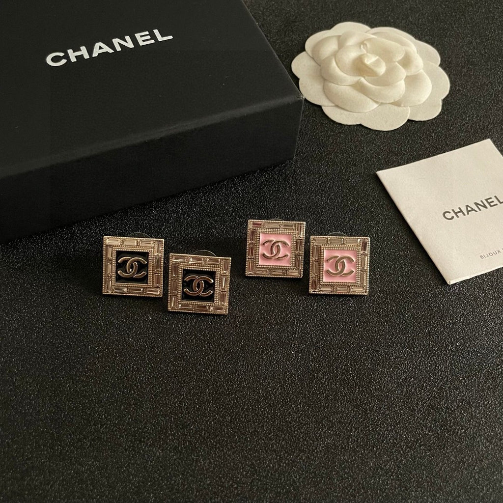 Double-C Emblem Stud Earrings in Polished Metal-Tone – Design 148 side detail