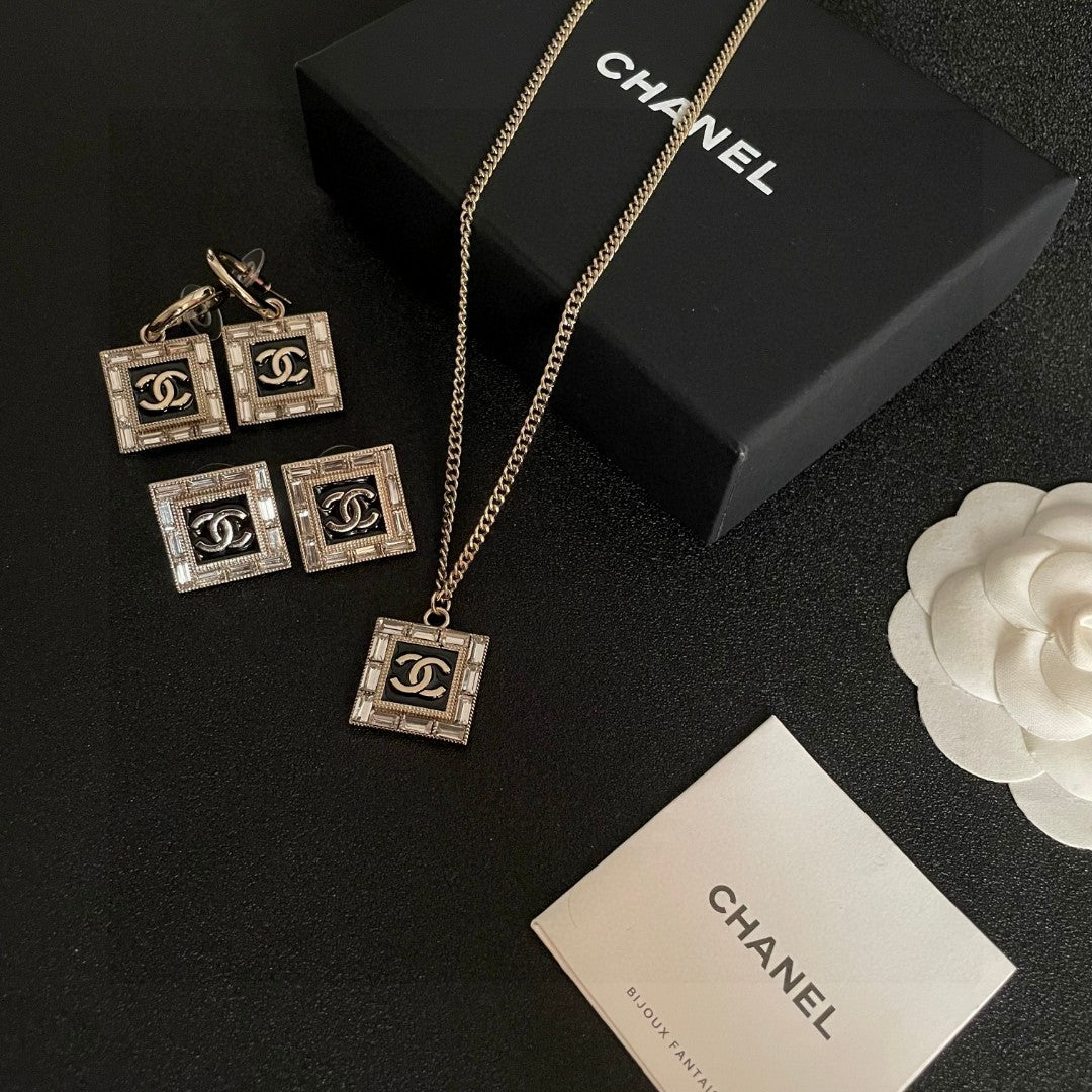 Double-C Emblem Stud Earrings in Polished Metal-Tone – Design 148 close-up detail