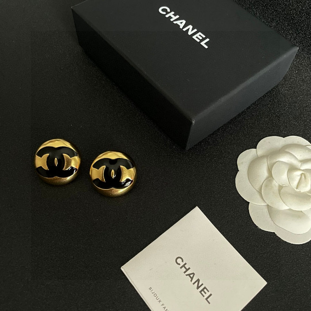 Double-C Emblem Stud Earrings in Polished Metal-Tone – Design 147 close-up detail