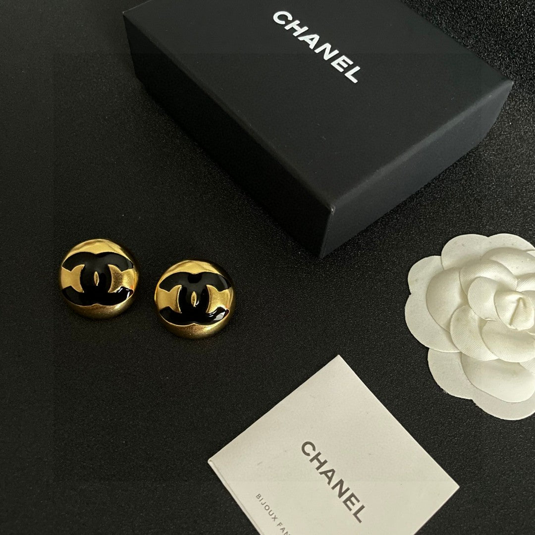 Double-C Emblem Stud Earrings in Polished Metal-Tone – Design 147 close-up detail