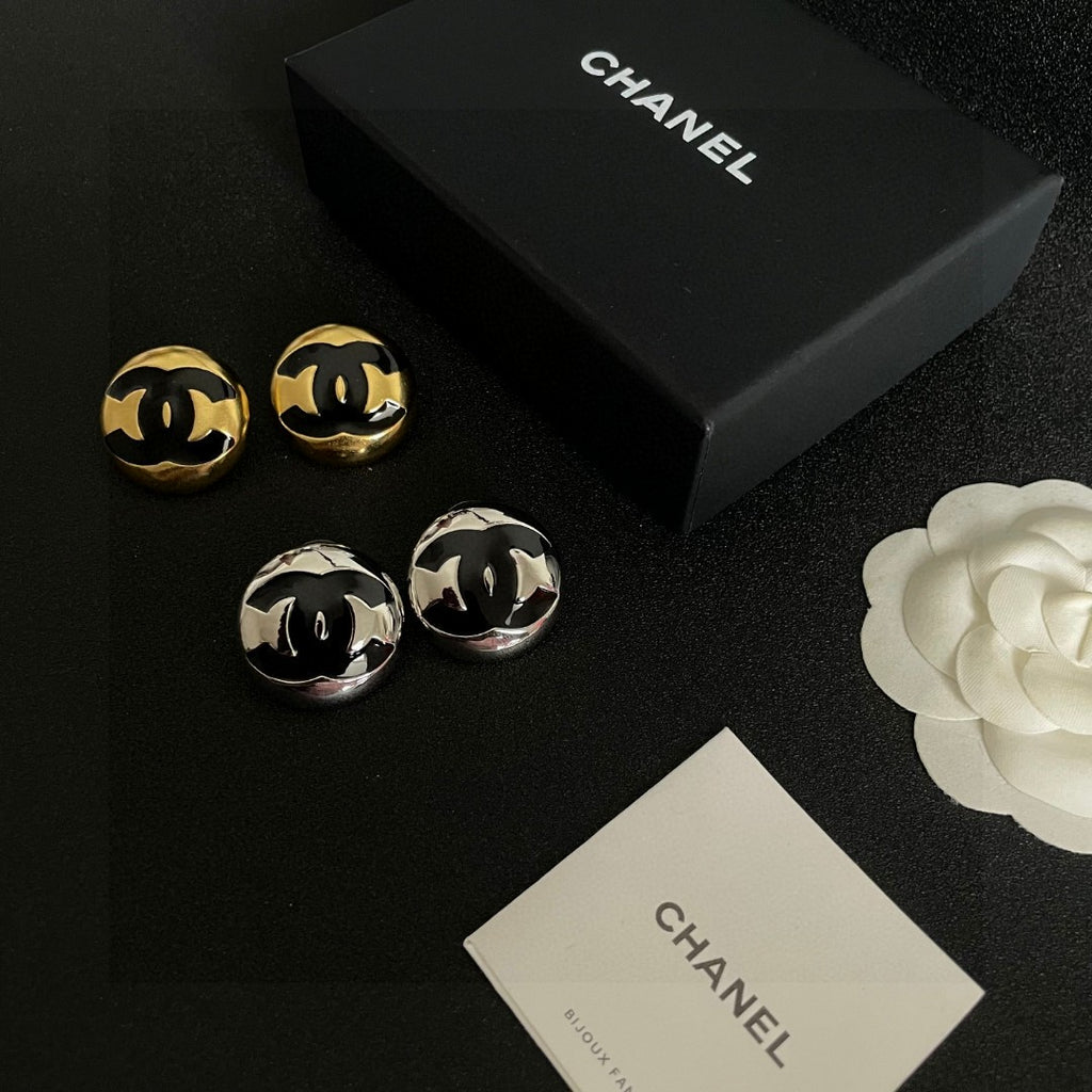 Double-C Emblem Stud Earrings in Polished Metal-Tone – Design 147 side detail