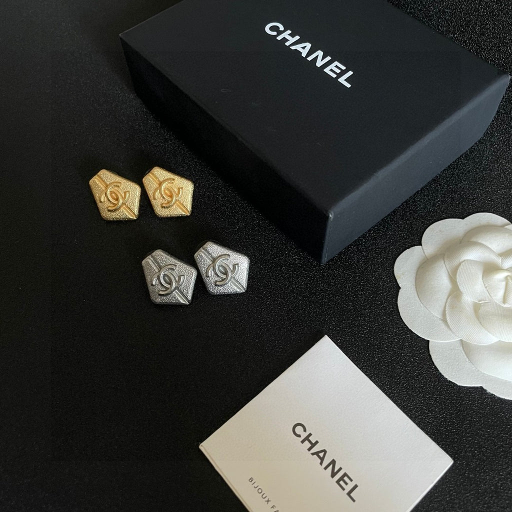 Double-C Emblem Stud Earrings in Polished Metal-Tone – Design 146 close-up detail