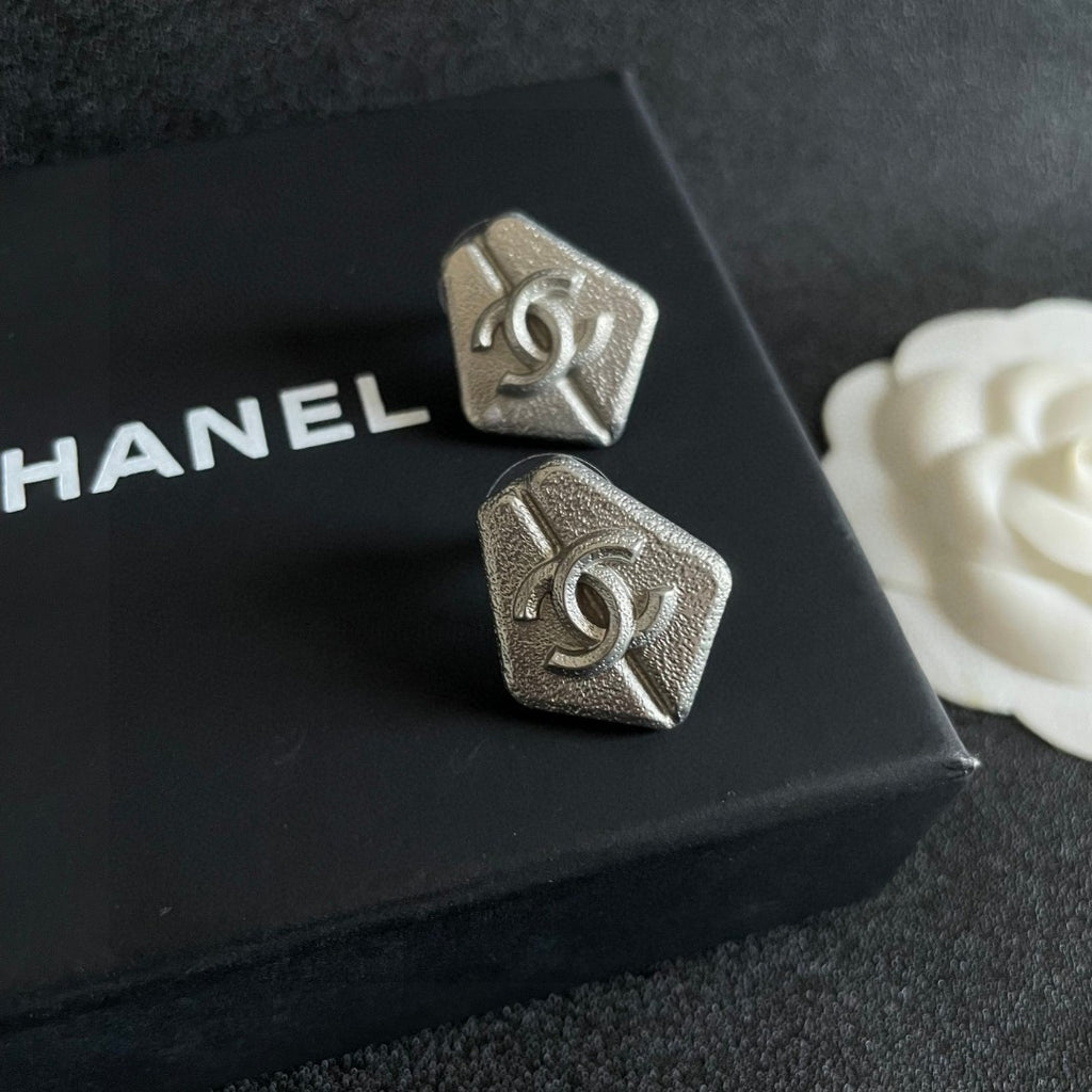 Double-C Emblem Stud Earrings in Polished Metal-Tone – Design 146 detail view