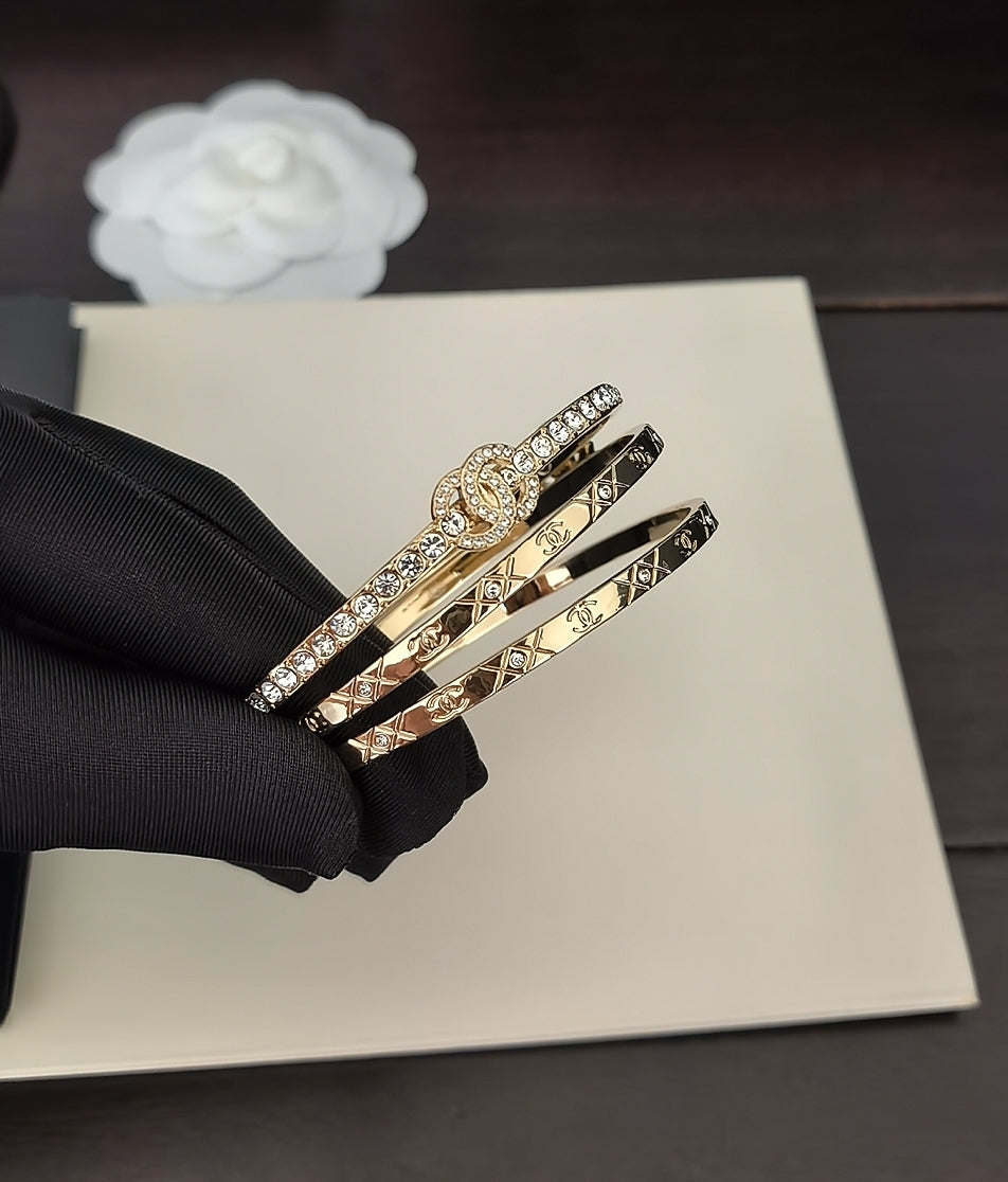 Signature Emblem Bangle in Gold-Tone – Design 006 front product view
