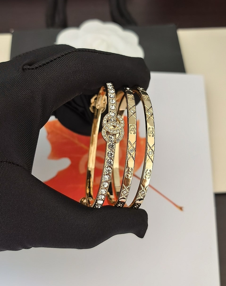 Signature Emblem Bangle in Gold-Tone – Design 006 side detail
