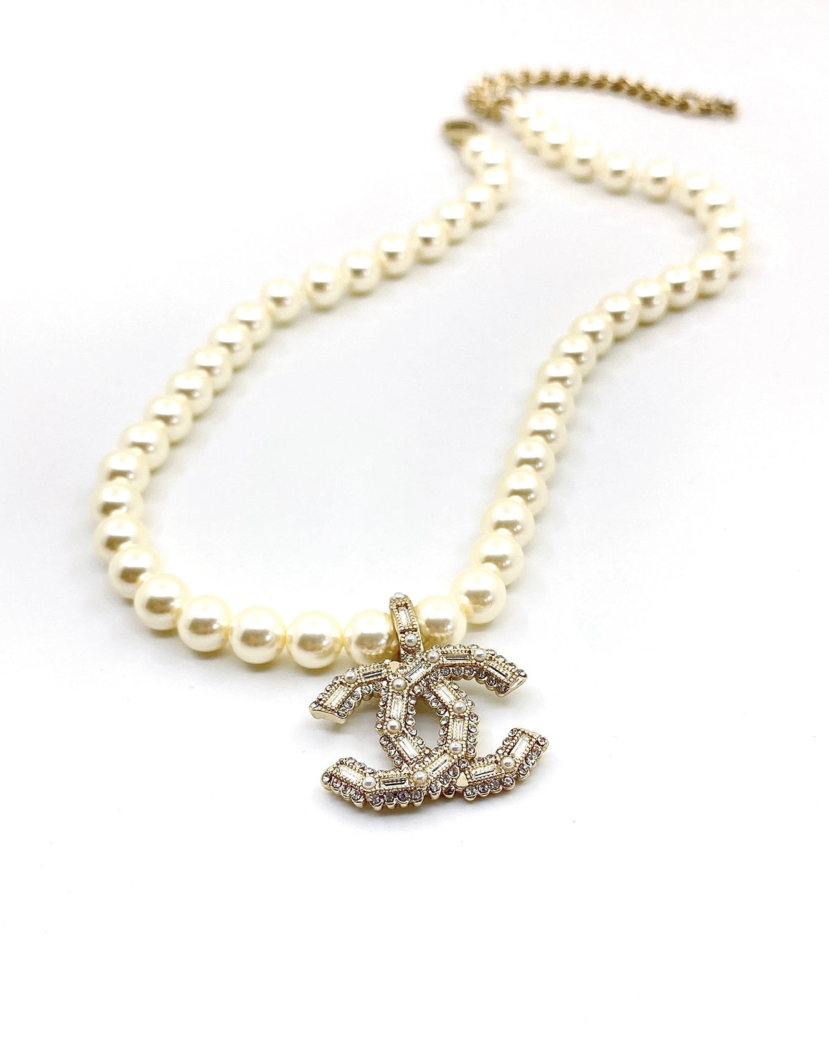 Pearl Pearl-Detail Pendant Necklace – Pearl Detail – Design 030 styled product view