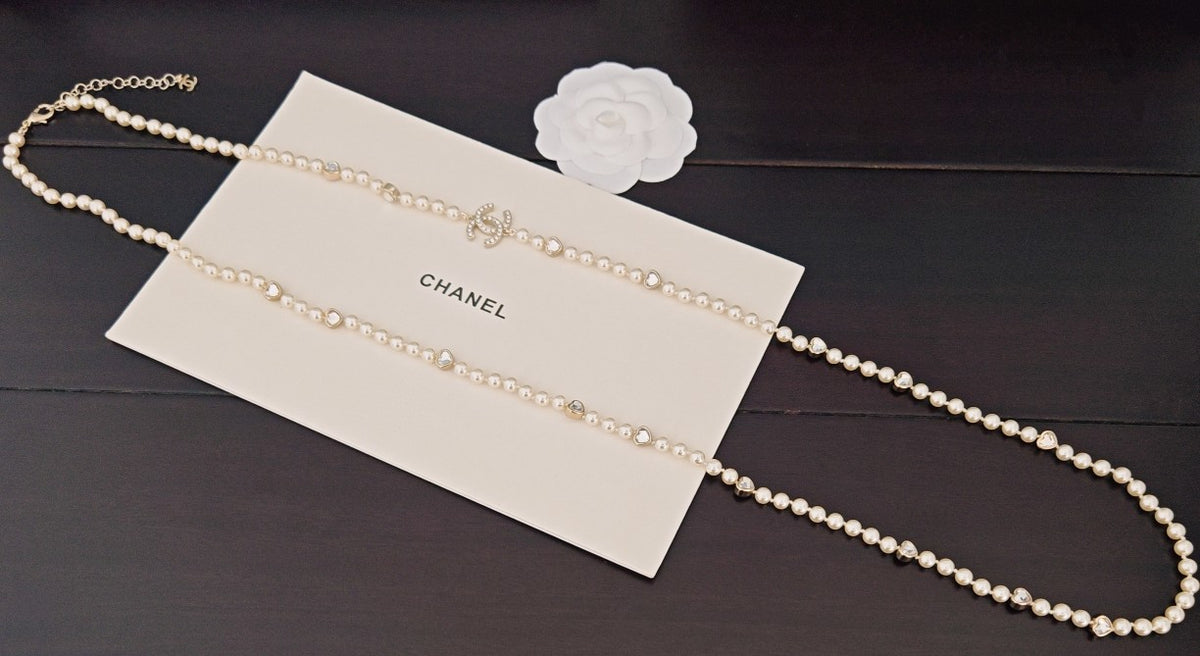 Heart Pearl-Detail Pendant Necklace – Pearl Detail – Design 002 detail view