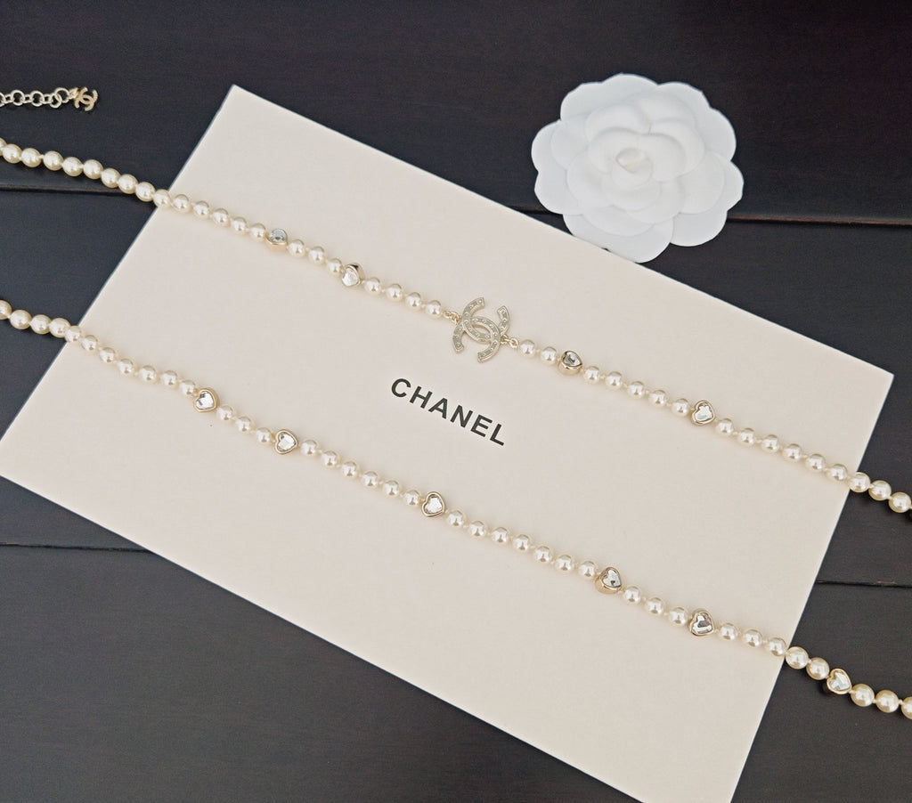 Heart Pearl-Detail Pendant Necklace – Pearl Detail side detail