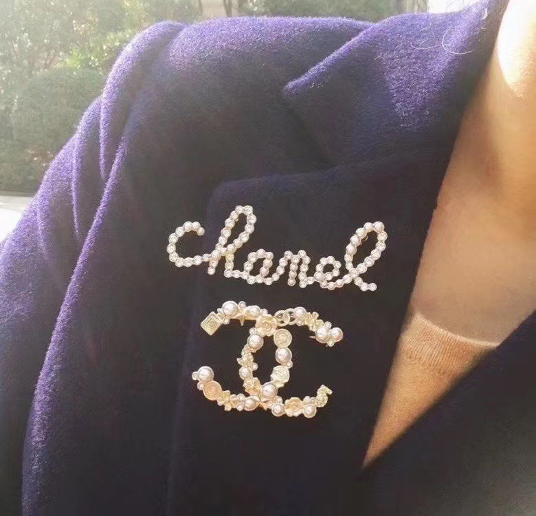 Signature Emblem Brooch in Polished Metal-Tone – Design 009 side detail